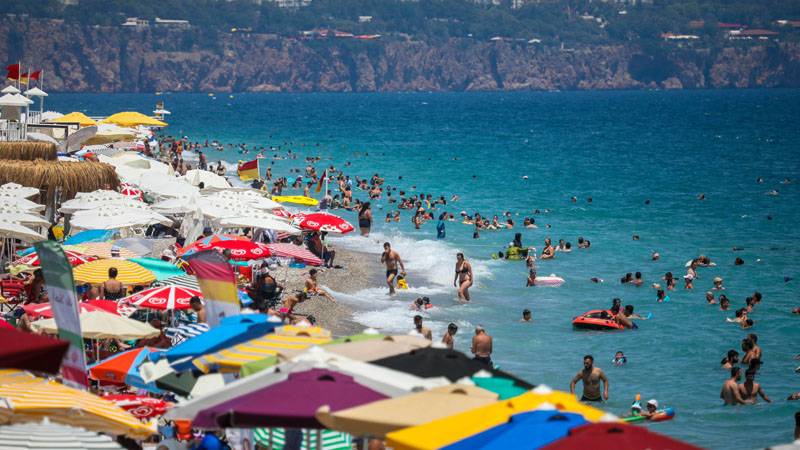 Turizmciler “oteller boş kaldı” iddialarını yalanladı, “Yunanistan daha ucuz” paylaşımlarına tepki gösterdi: Aynı fiyata burada da yemek yersin